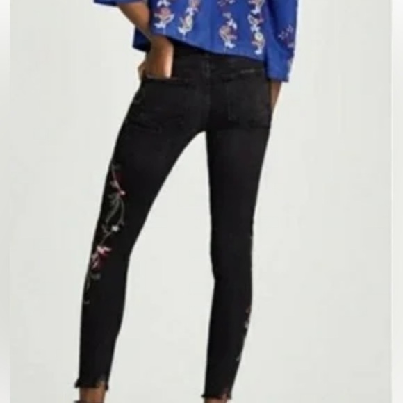 NWOT Zara Black Floral Embroidered Raw Hem Skinny Jeans Waist 15”. - Picture 2 of 13